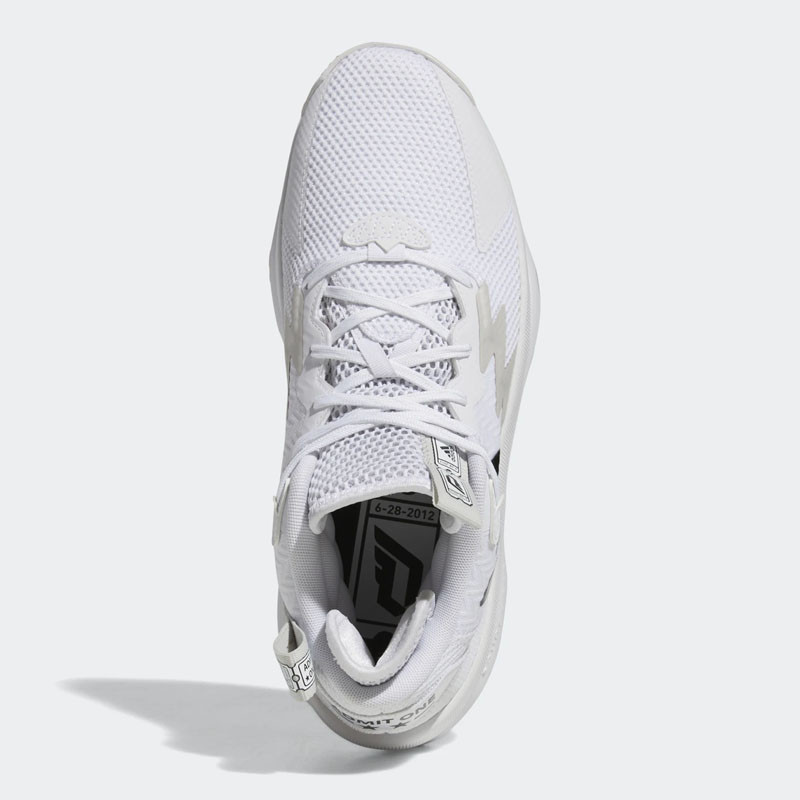 SEPATU BASKET ADIDAS DAME 8