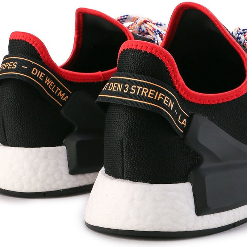 SEPATU SNEAKERS ADIDAS NMD_R1 V2