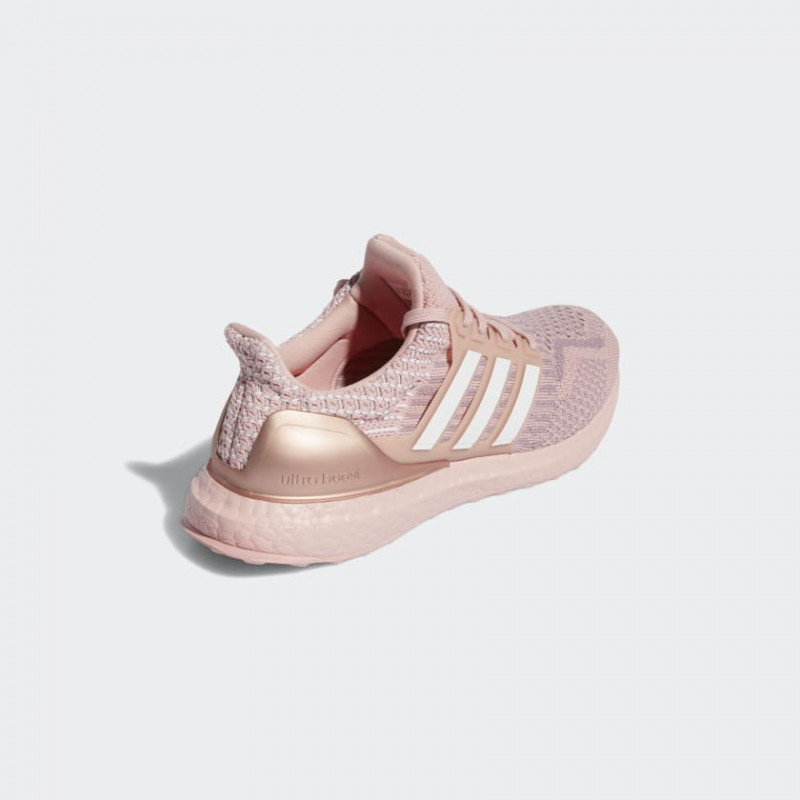 SEPATU LARI ADIDAS Wmns ULTRABOOST 5.0 DNA