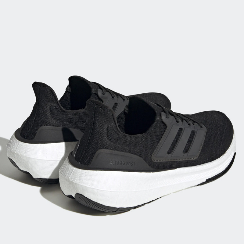 SEPATU LARI ADIDAS ULTRABOOST LIGHT