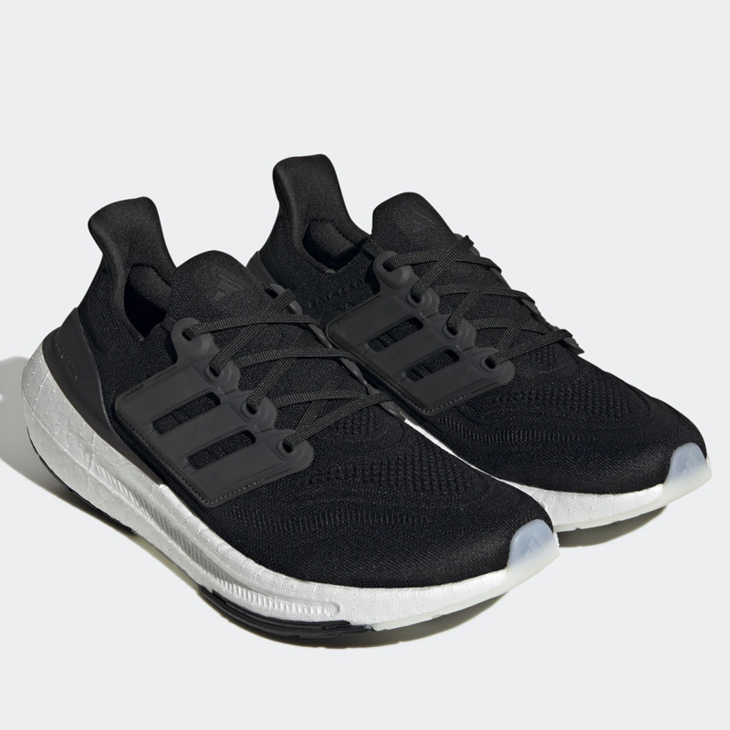 SEPATU LARI ADIDAS ULTRABOOST LIGHT
