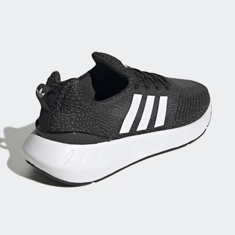 SEPATU SNEAKERS ADIDAS SWIFT RUN 22