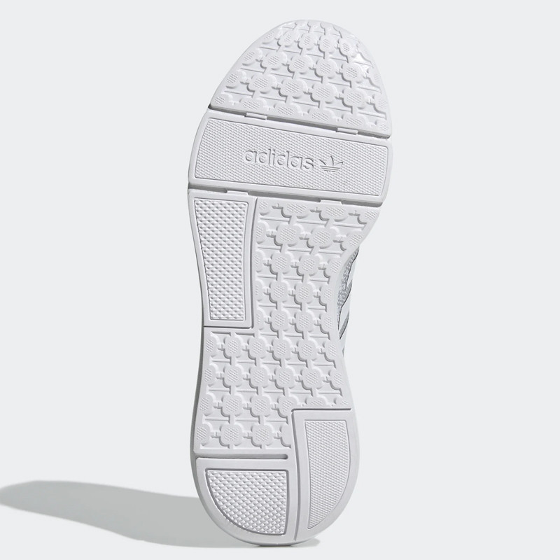 SEPATU SNEAKERS ADIDAS SWIFT RUN 22