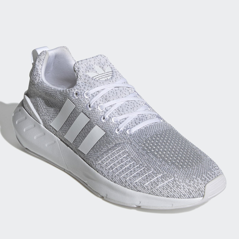 SEPATU SNEAKERS ADIDAS SWIFT RUN 22