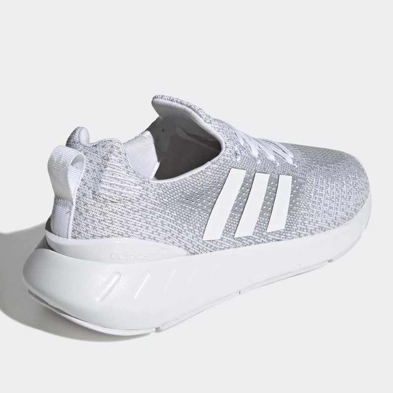 SEPATU SNEAKERS ADIDAS SWIFT RUN 22