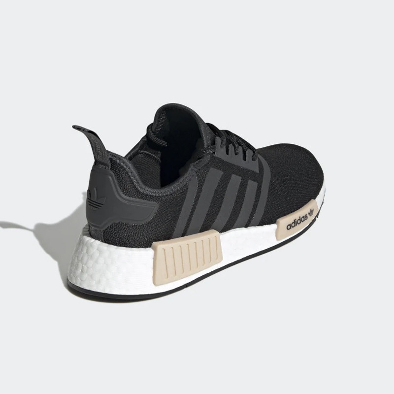 SEPATU SNEAKERS ADIDAS WMNS NMD_R1