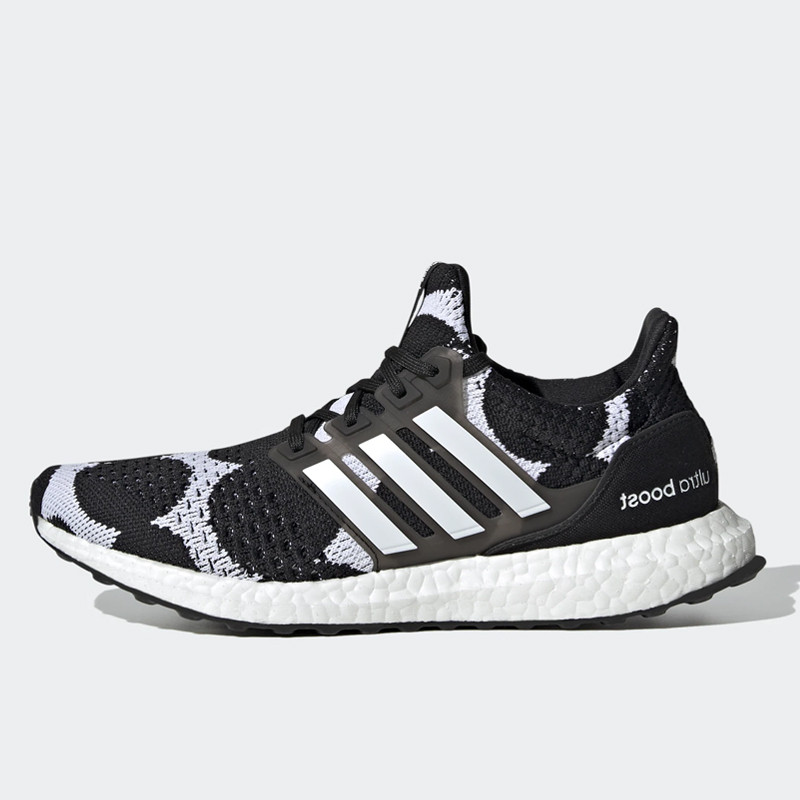 SEPATU LARI ADIDAS Wmns Ultraboost DNA x Marimekko