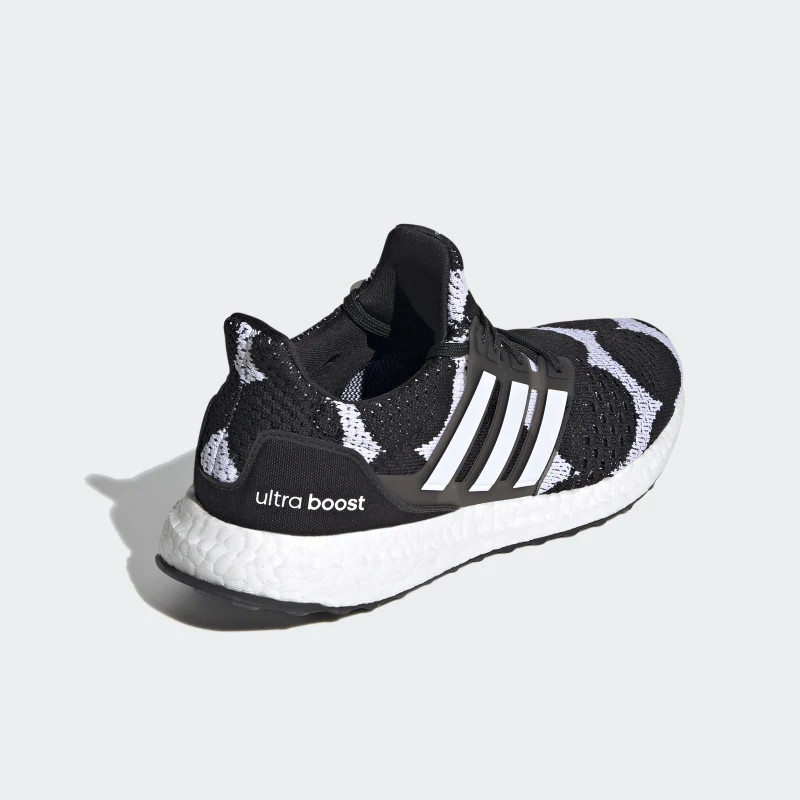 SEPATU LARI ADIDAS Wmns Ultraboost DNA x Marimekko