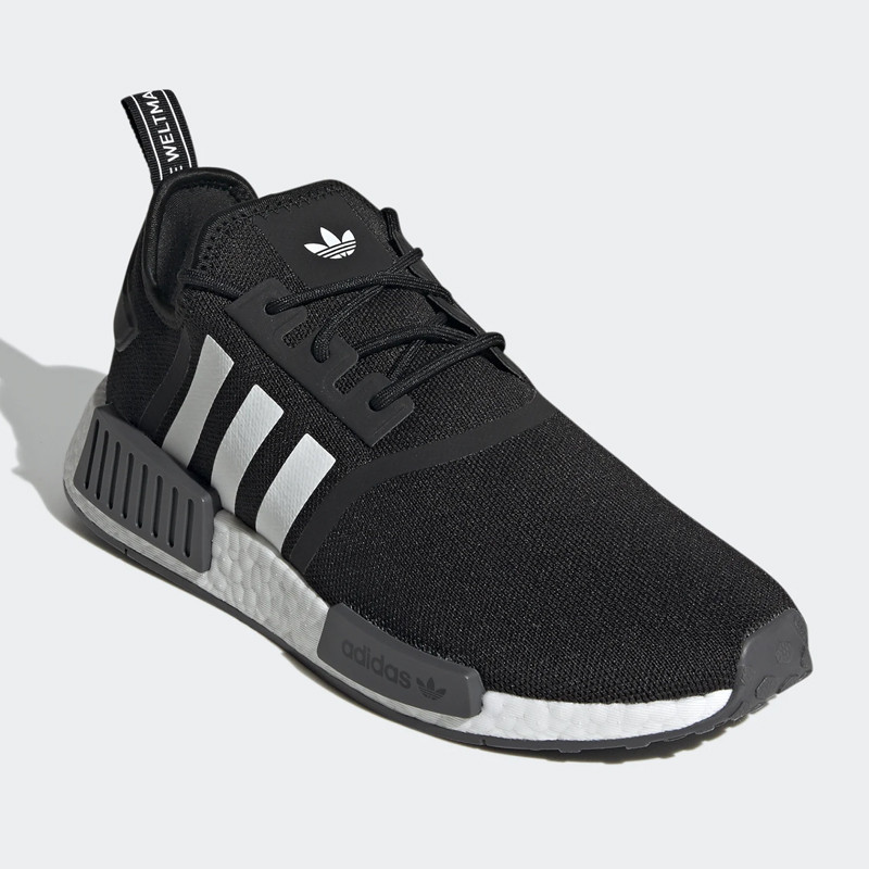 SEPATU SNEAKERS ADIDAS NMD_R1 PRIMEBLUE