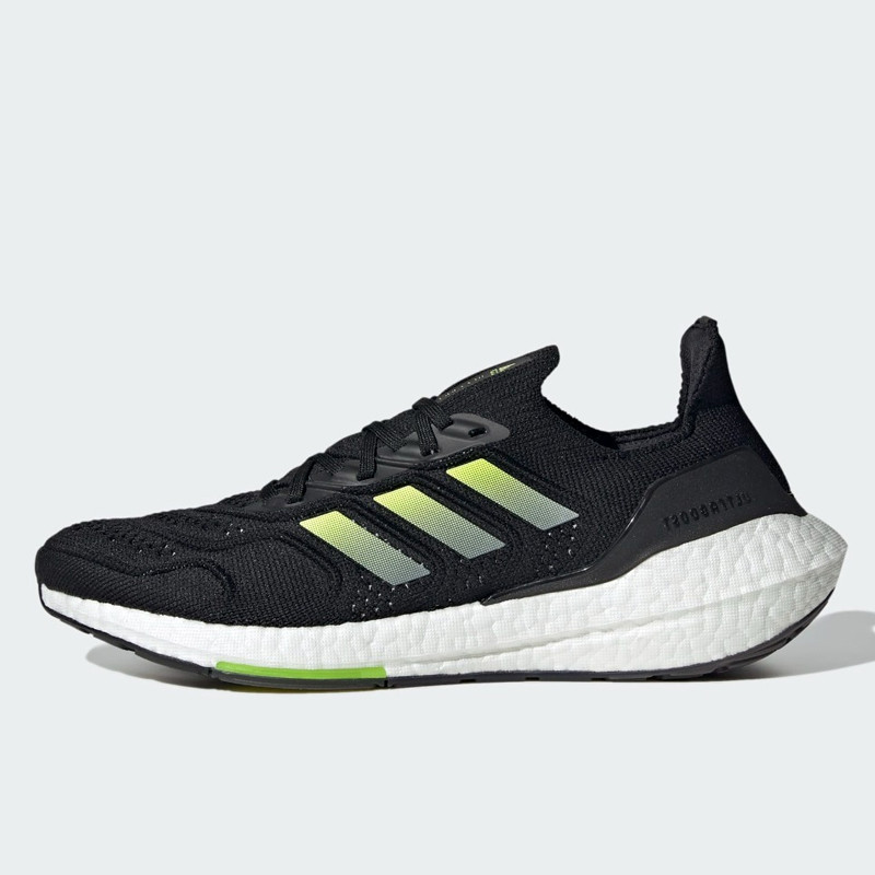 Sepatu Lari Adidas Ultraboost 22 Black - Main Image