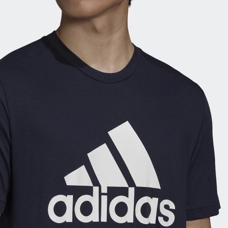 BAJU TRAINING ADIDAS AEROREADY DESIGNED 2 MOVE FEELREADY SPORT LOGO TEE