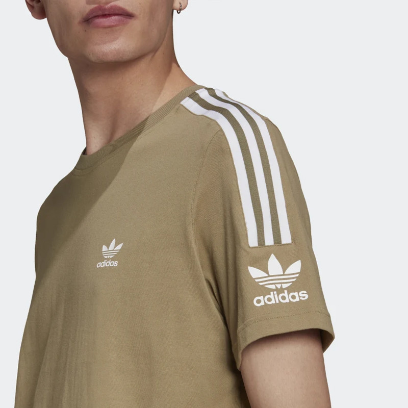 BAJU SNEAKERS ADIDAS Tech Tee