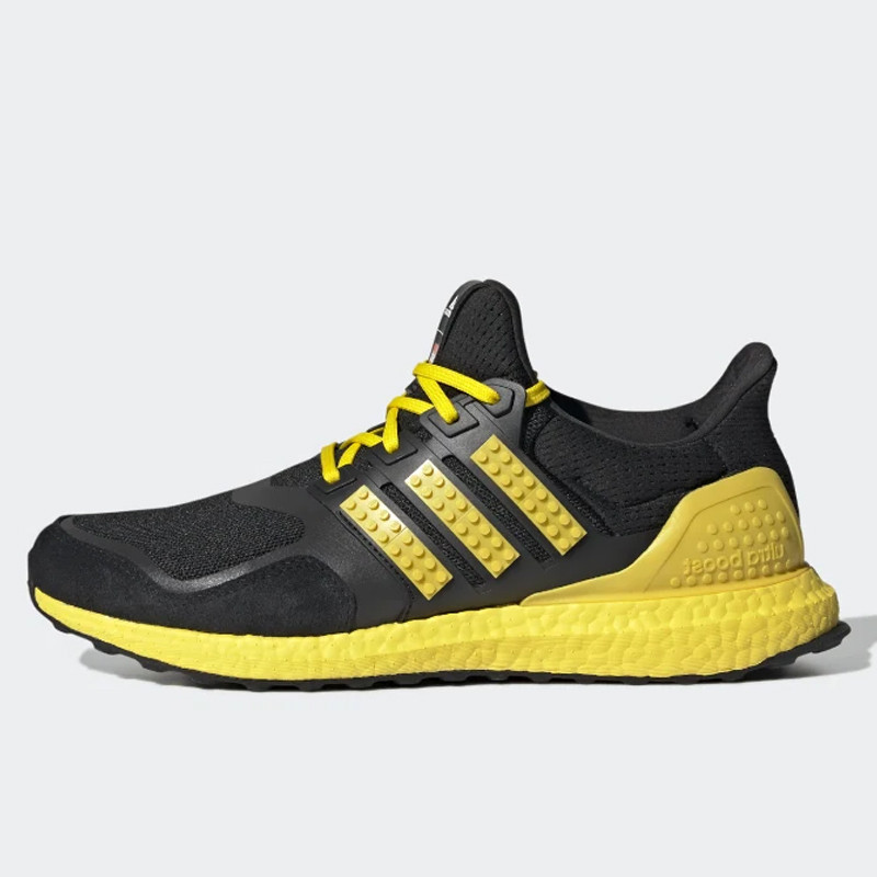 SEPATU LARI ADIDAS ULTRABOOST DNA X LEGO COLORS