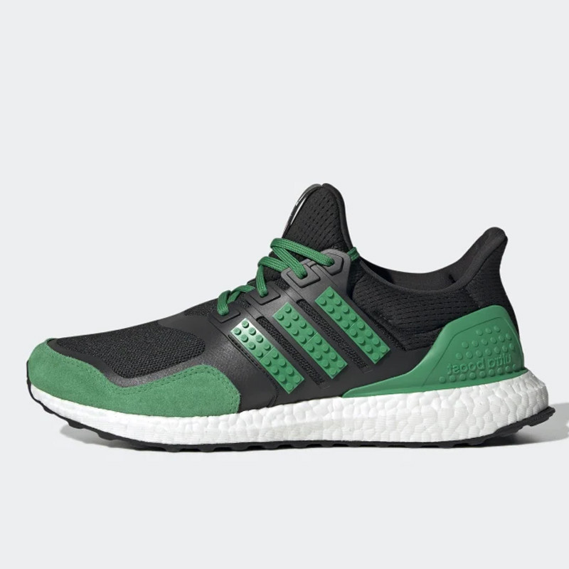 SEPATU LARI ADIDAS ULTRABOOST DNA X LEGO COLORS