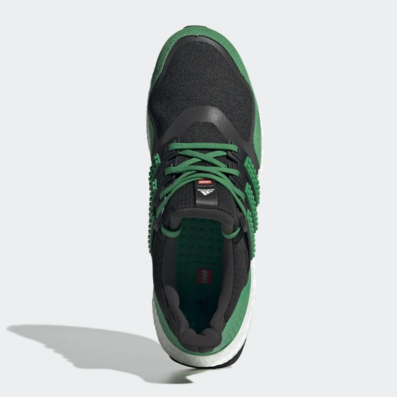 SEPATU LARI ADIDAS ULTRABOOST DNA X LEGO COLORS