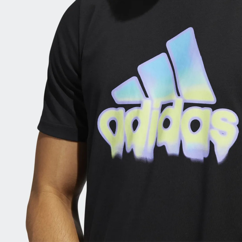 SUMMER HEAT BADGE OF SPORT GRAPHIC TEE foto 4