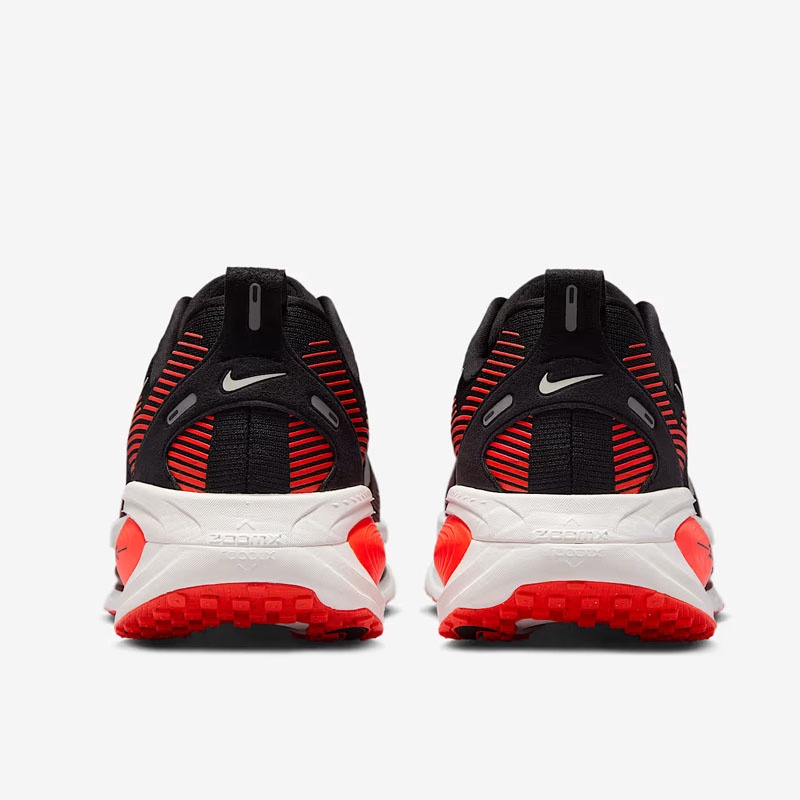 SEPATU LARI NIKE Vomero 18