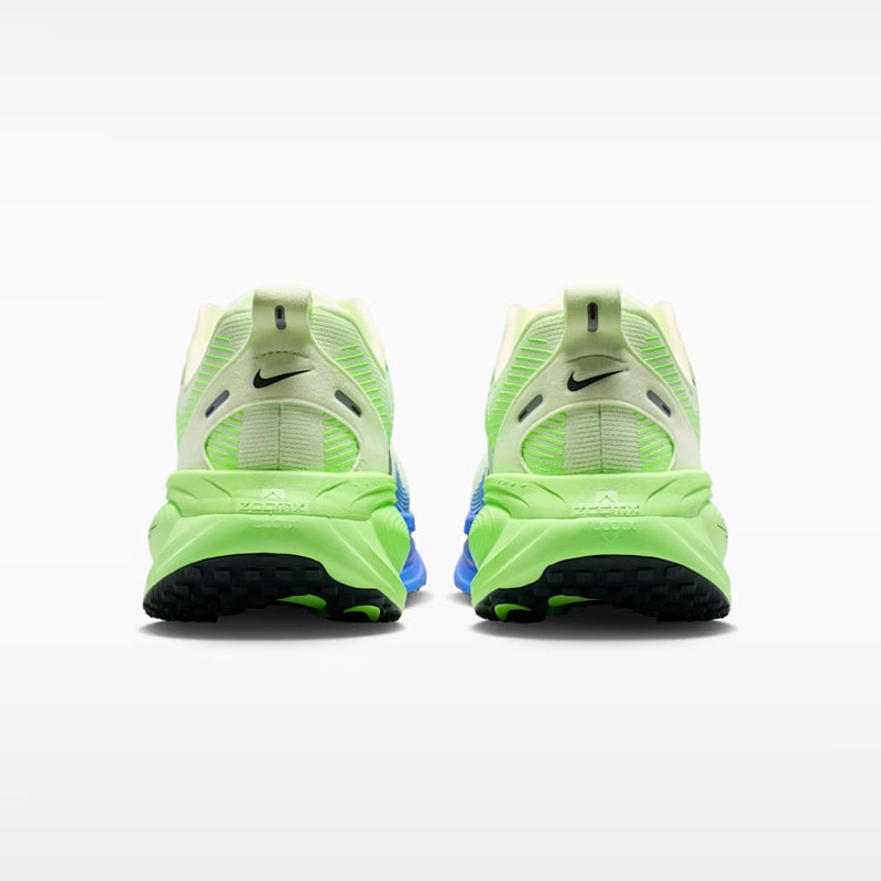 SEPATU LARI NIKE VOMERO 18