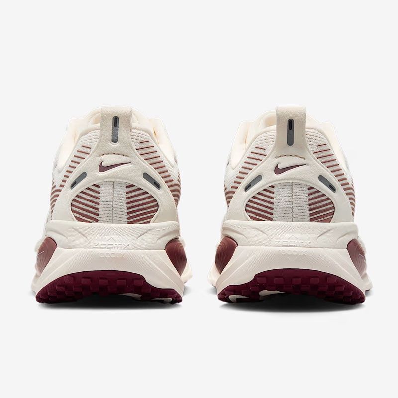 SEPATU LARI NIKE Wmns VOMERO 18