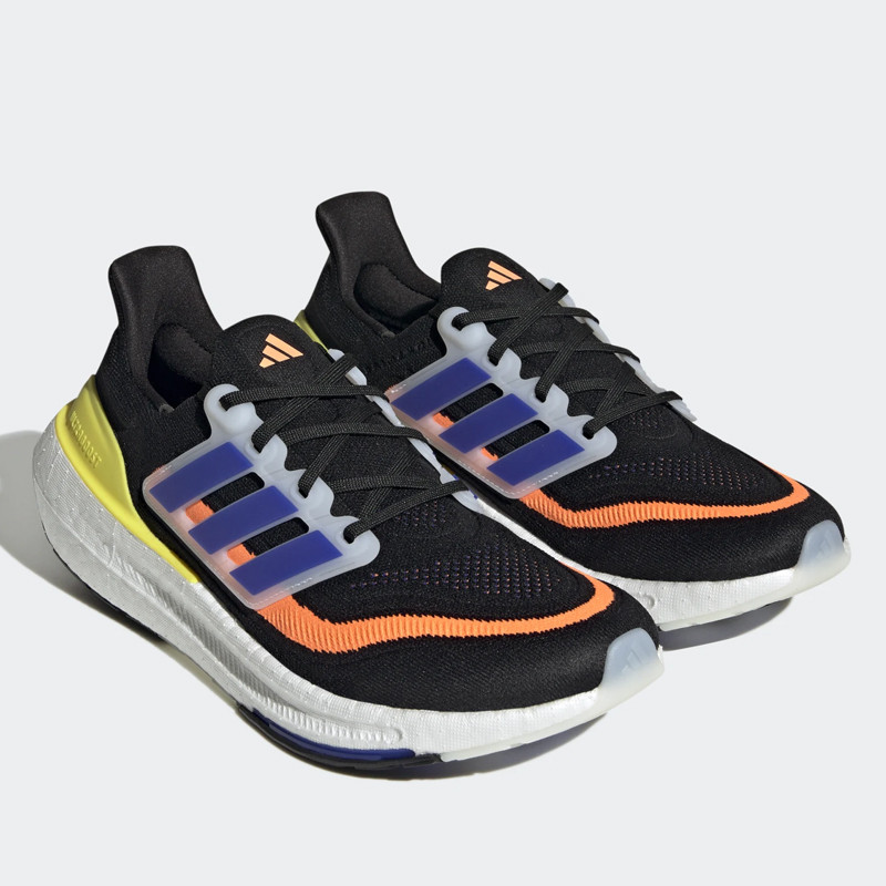 SEPATU LARI ADIDAS ULTRABOOST LIGHT