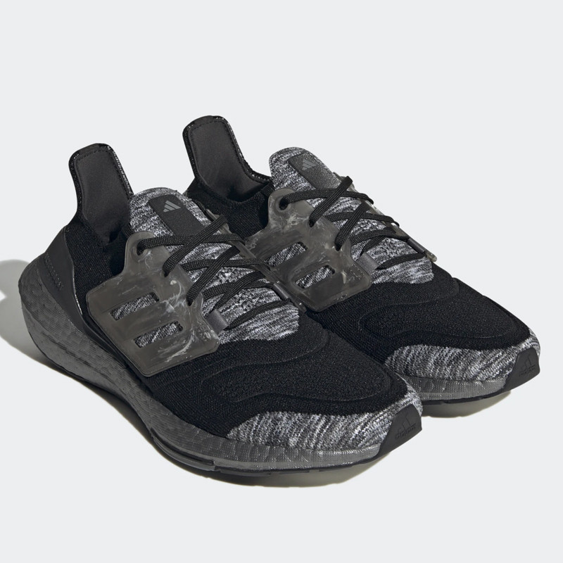 SEPATU LARI ADIDAS Ultraboost 22