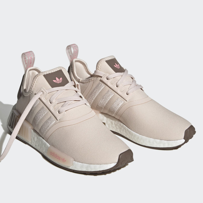 SEPATU SNEAKERS ADIDAS Wmns NMD_R1