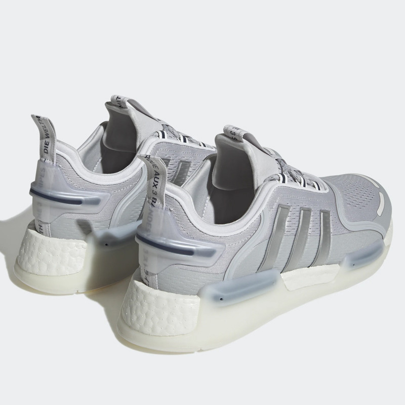 SEPATU SNEAKERS ADIDAS NMD_V3