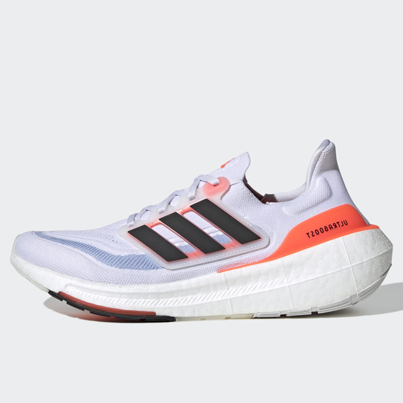 SEPATU LARI ADIDAS ULTRABOOST LIGHT