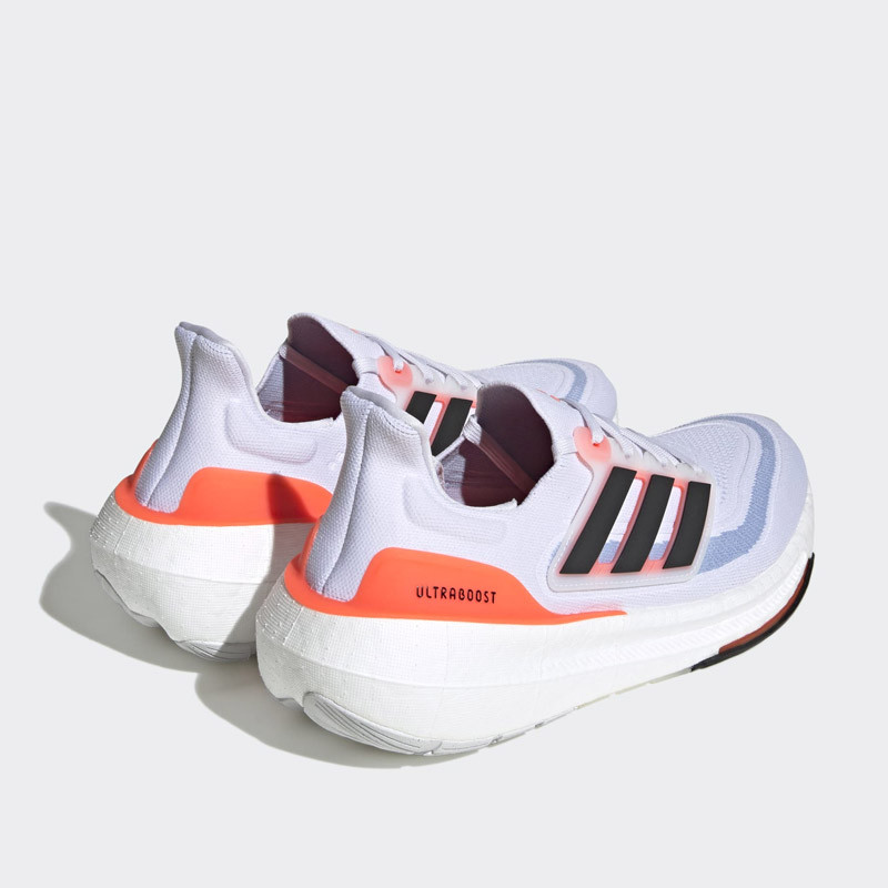 SEPATU LARI ADIDAS ULTRABOOST LIGHT