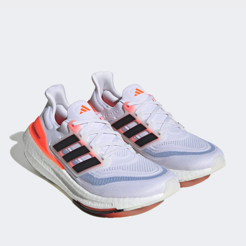 SEPATU LARI ADIDAS ULTRABOOST LIGHT