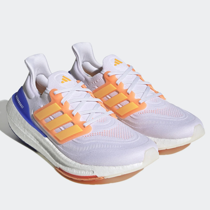 SEPATU LARI ADIDAS ULTRABOOST LIGHT