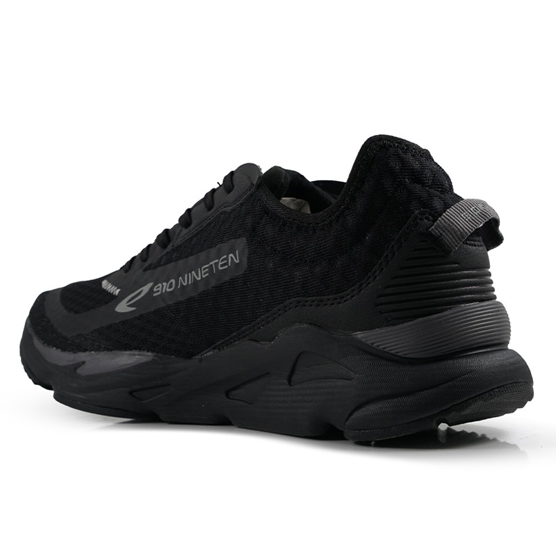 SEPATU LARI NINETEN HYUGO
