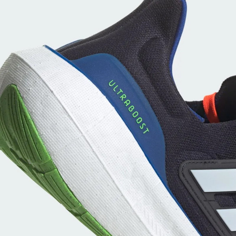 SEPATU LARI ADIDAS ULTRABOOST LIGHT