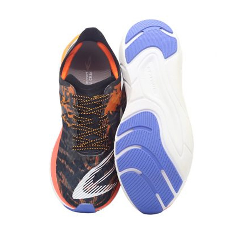 SEPATU LARI NINETEN Irezumi Hover