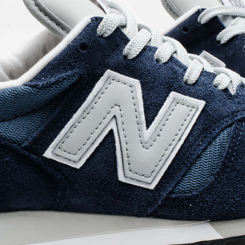 SEPATU SNEAKERS NEW BALANCE 1300
