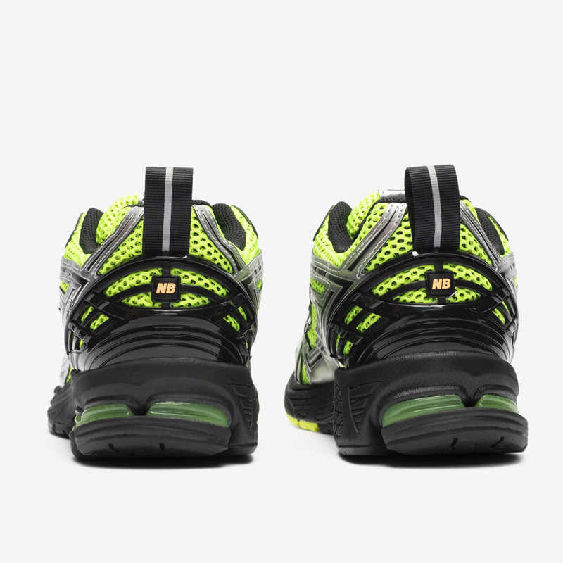 SEPATU SNEAKERS NEW BALANCE 1906R