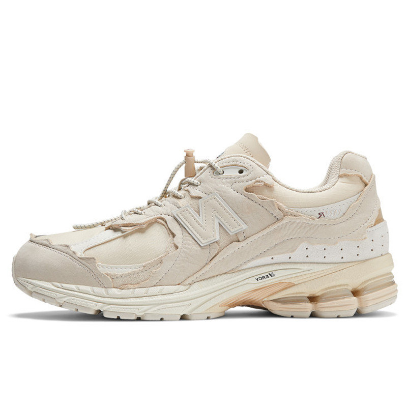 SEPATU SNEAKERS NEW BALANCE 2002R Protection Pack
