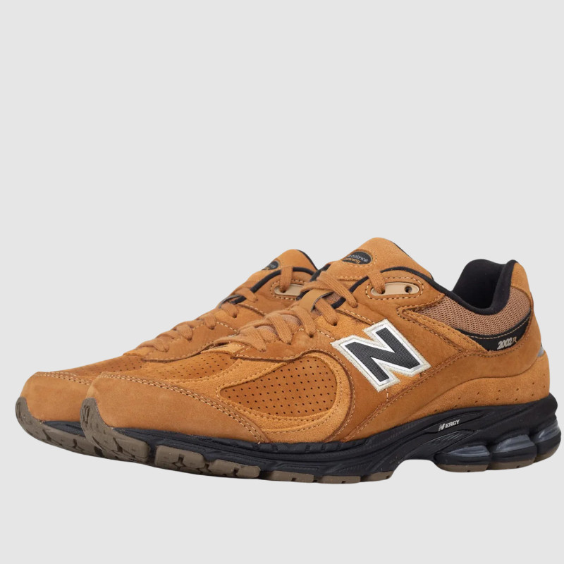 SEPATU SNEAKERS NEW BALANCE 2002R