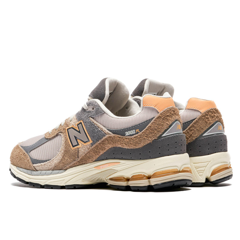 SEPATU SNEAKERS NEW BALANCE 2002R