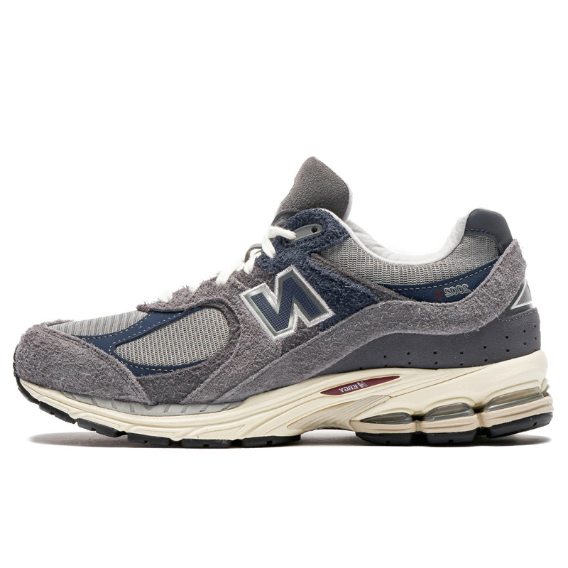 SEPATU SNEAKERS NEW BALANCE 2002R