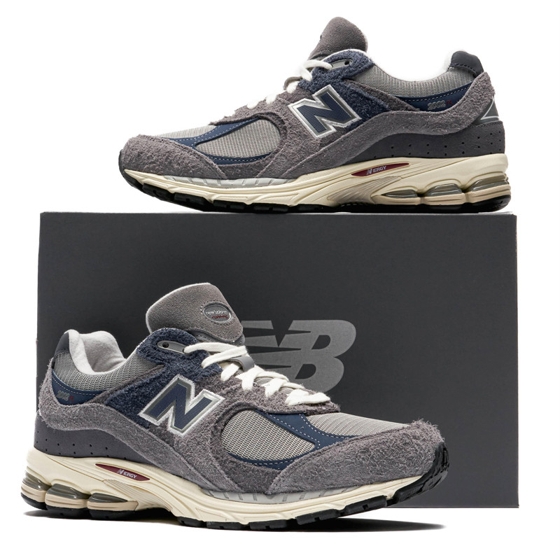 SEPATU SNEAKERS NEW BALANCE 2002R