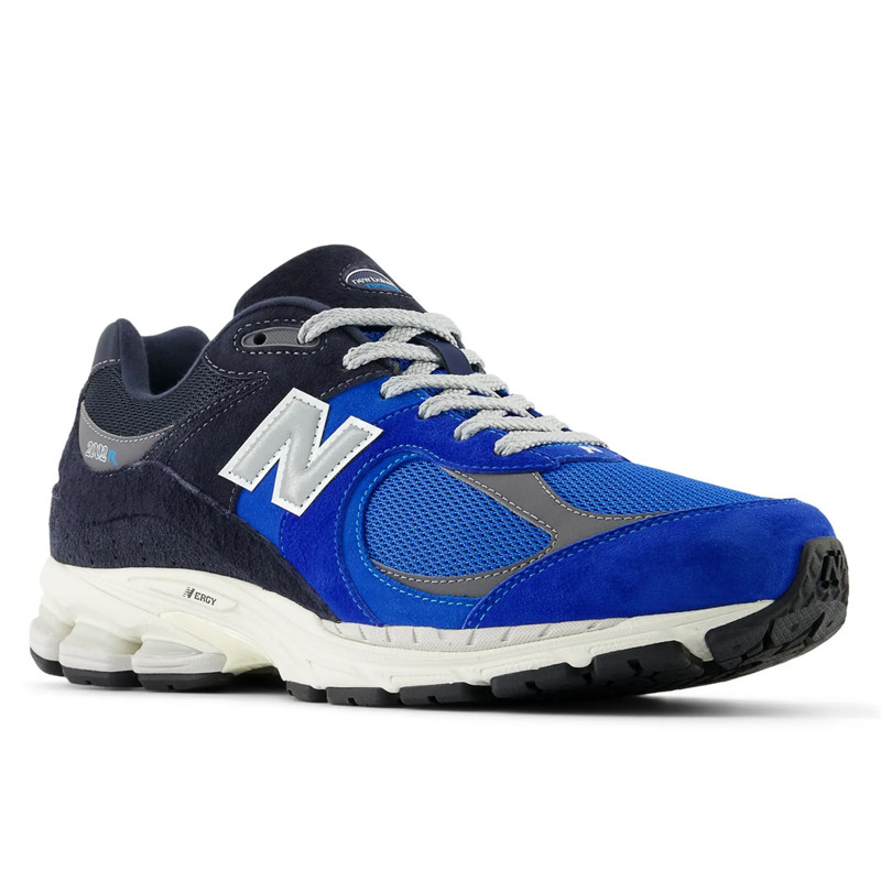 SEPATU SNEAKERS NEW BALANCE 2002R