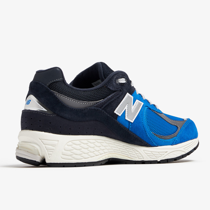 SEPATU SNEAKERS NEW BALANCE 2002R