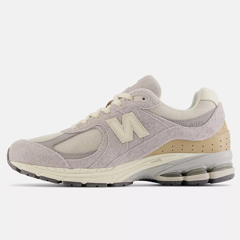 SEPATU SNEAKERS NEW BALANCE 2002R