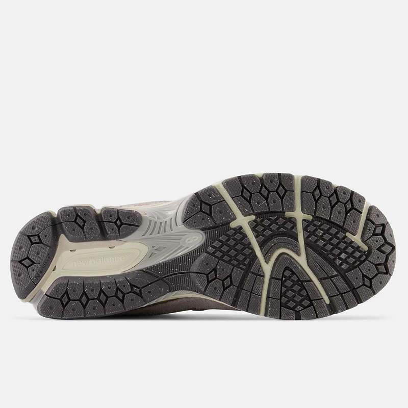 SEPATU SNEAKERS NEW BALANCE 2002R