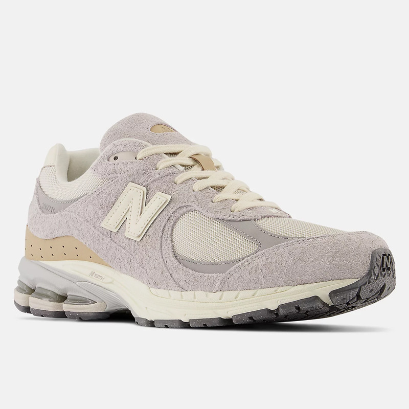 SEPATU SNEAKERS NEW BALANCE 2002R