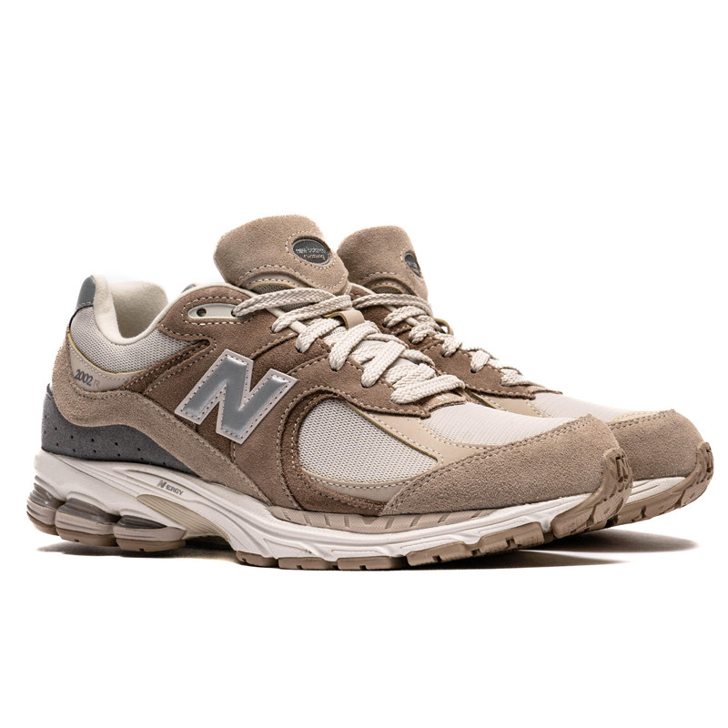 SEPATU SNEAKERS NEW BALANCE 2002R