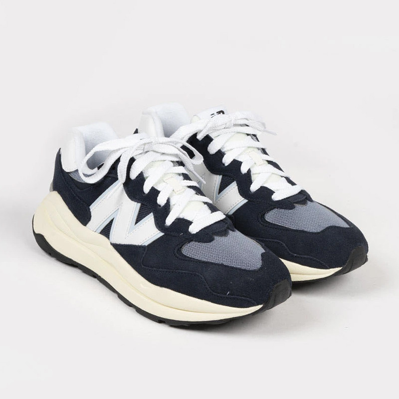 SEPATU SNEAKERS NEW BALANCE 5740