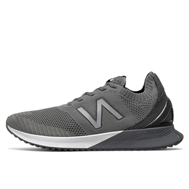 SEPATU LARI NEW BALANCE FuelCell Echo