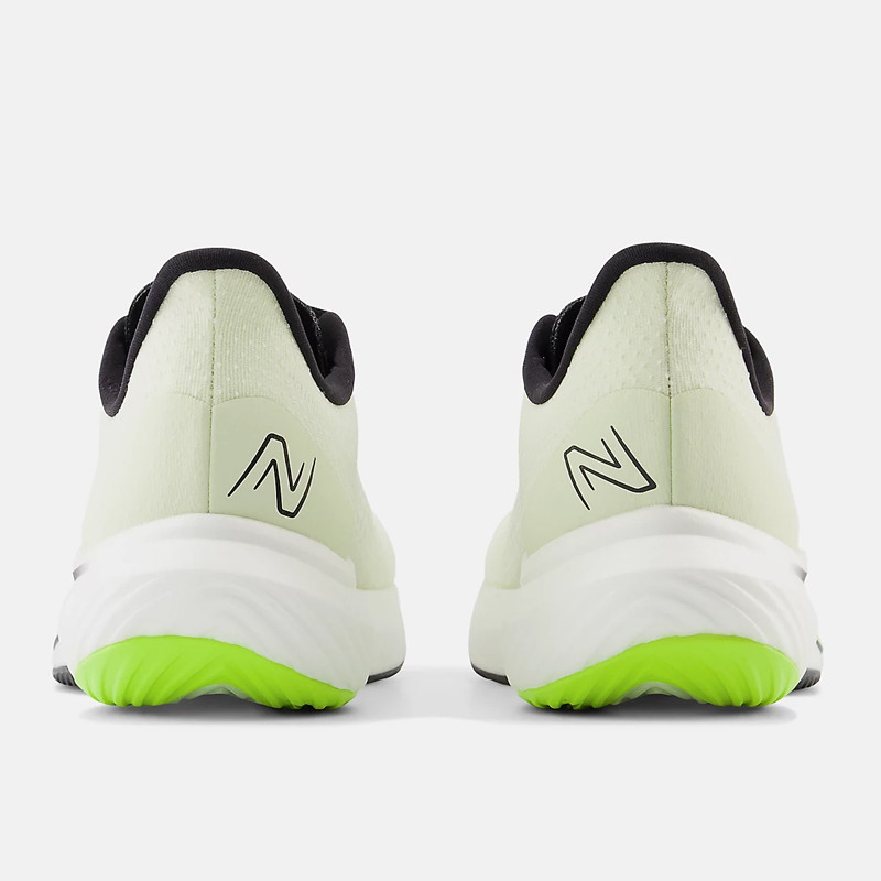 SEPATU LARI NEW BALANCE FuelCell Rebel v3